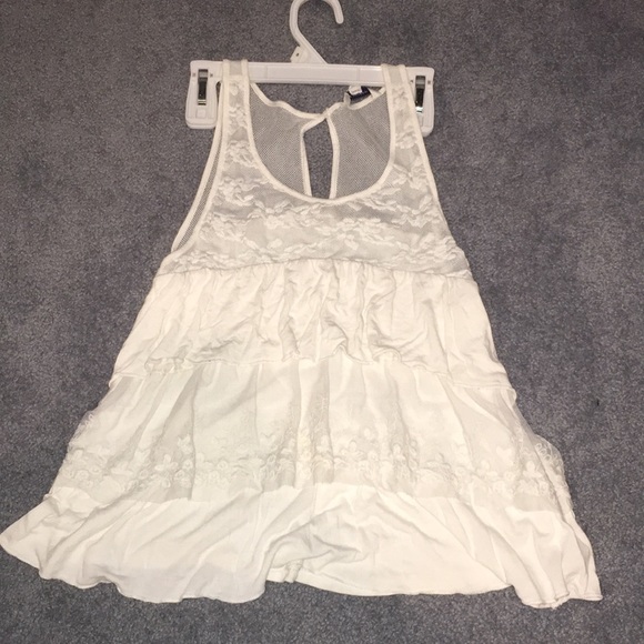 White ruffled tank top from American Eagle. - Picture 1 of 2